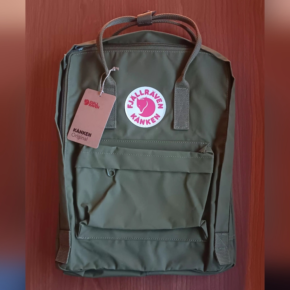 NEW Fjallraven Classic Kanken Backpack in Foliage Green